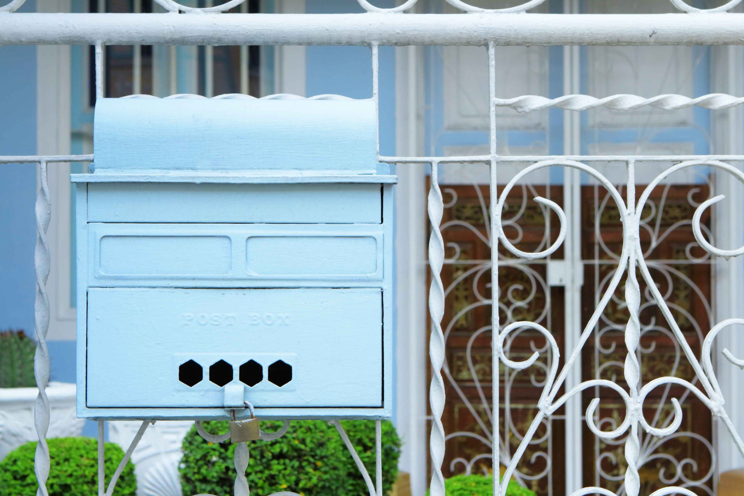 How Virtual Mailboxes Protect Your Home Address: